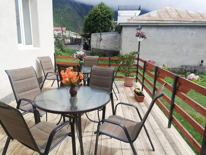 Guest House Elguja Qushashvili Kazbegi Exterior foto